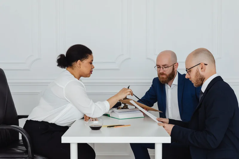 Rendez-vous d’accompagnement entre un conseiller et ses clients